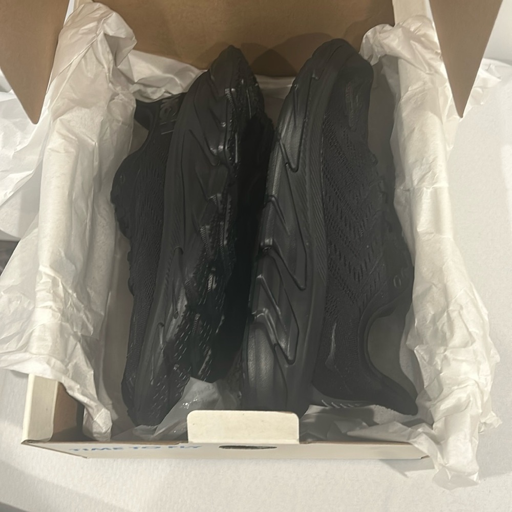 black hokas never worn